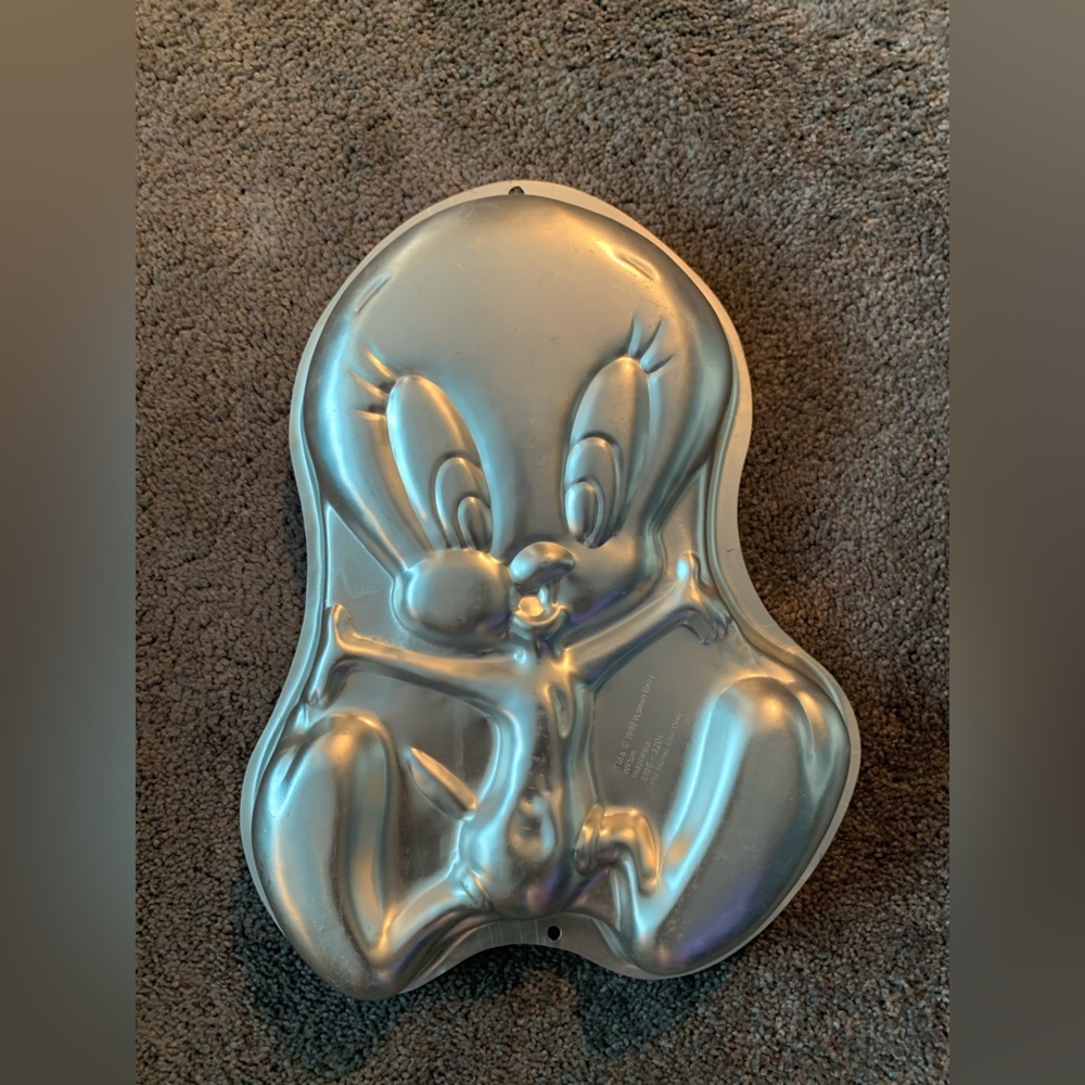 TWEETY BIRD CAKE PAN. Wilton. Good used condition.